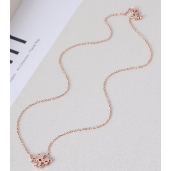 NEW!! Tory Burch Rose Gold Kira Logo Chainlink Necklace - Picture 3 of 3